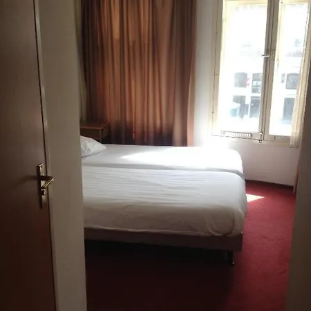 Budget Season Star Amsterdam